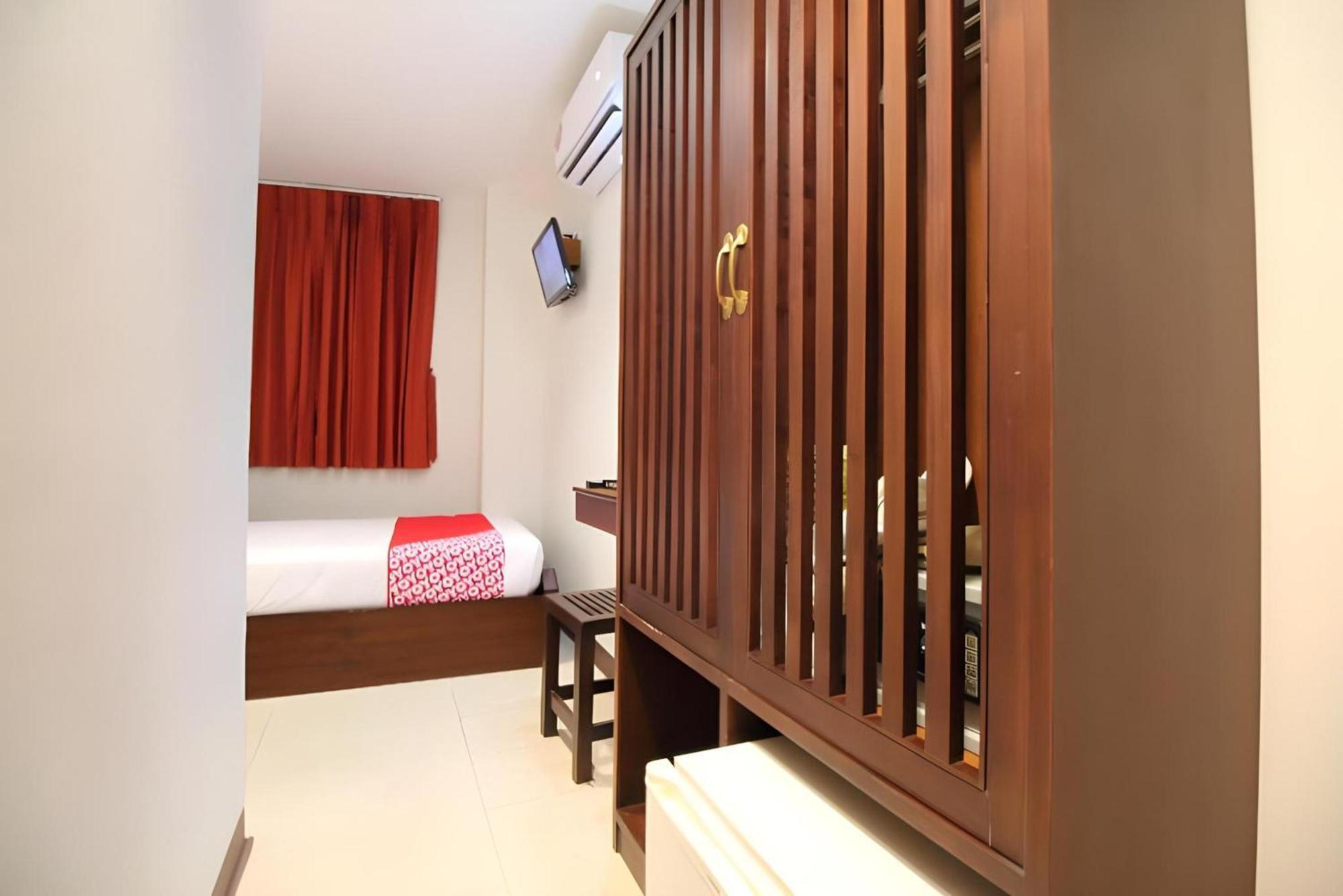 Super Oyo 484 Pannee Residence Khaosan Sha Plus Бангкок Екстер'єр фото