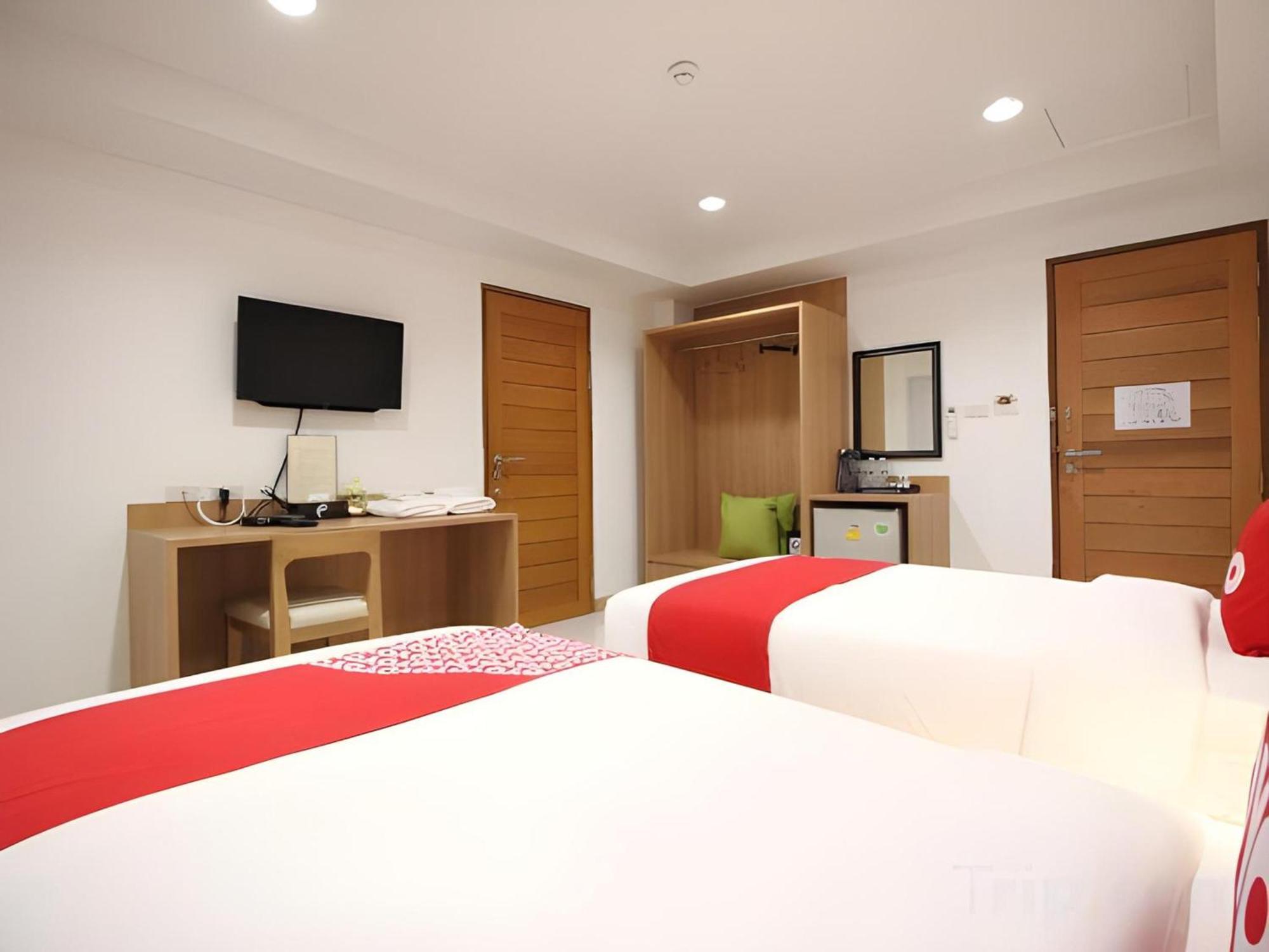 Super Oyo 484 Pannee Residence Khaosan Sha Plus Бангкок Екстер'єр фото