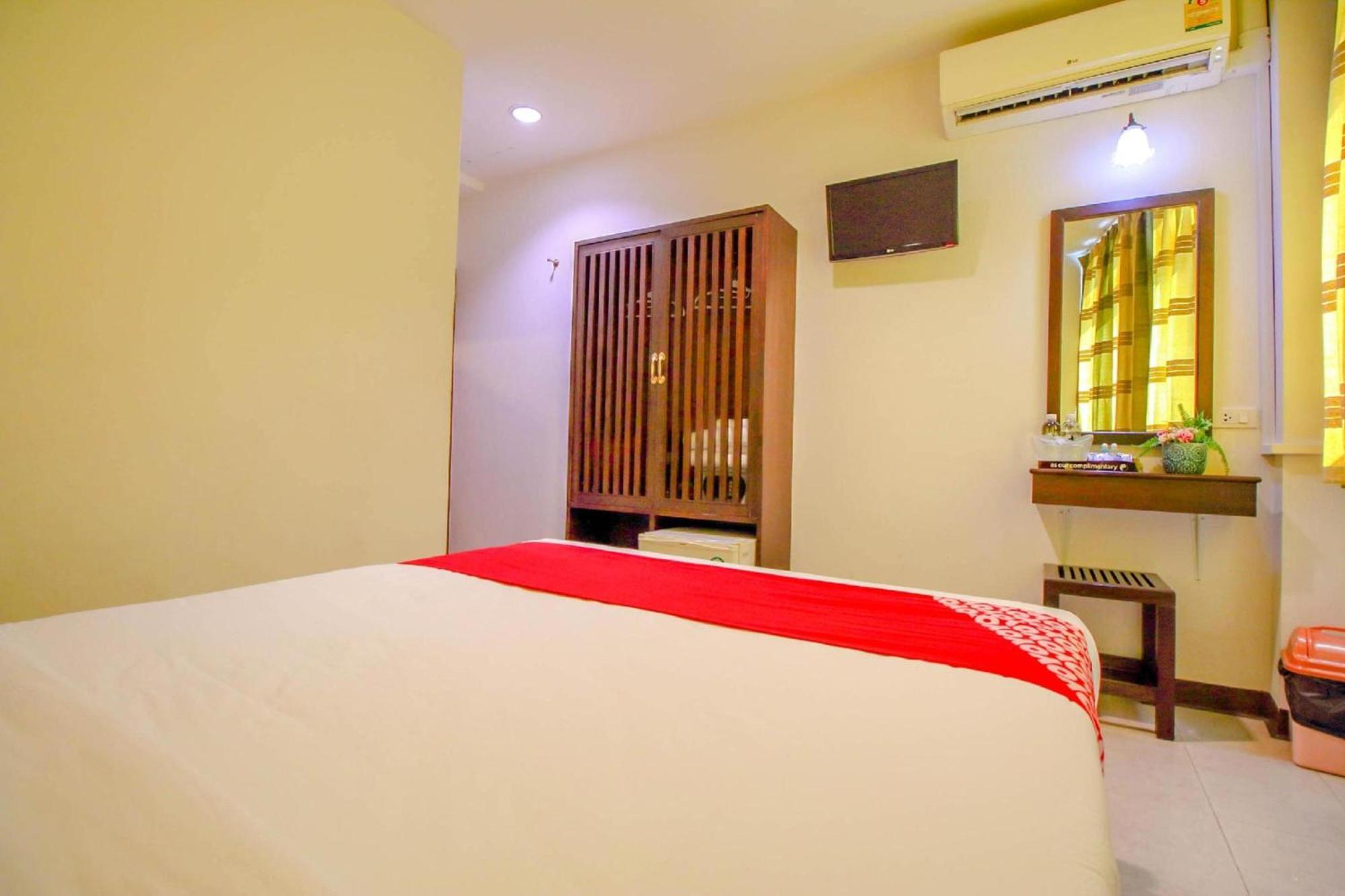 Super Oyo 484 Pannee Residence Khaosan Sha Plus Бангкок Екстер'єр фото