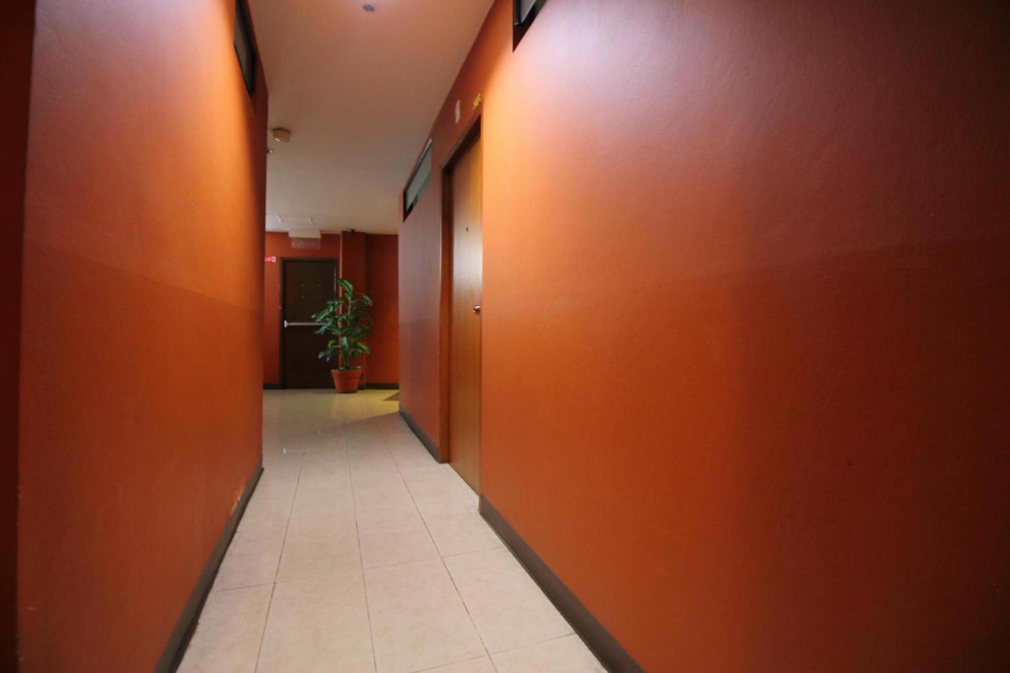 Super Oyo 484 Pannee Residence Khaosan Sha Plus Бангкок Екстер'єр фото